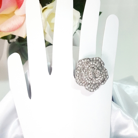 Flower Silver Ring♡ Stretchy - Picture 2 of 7